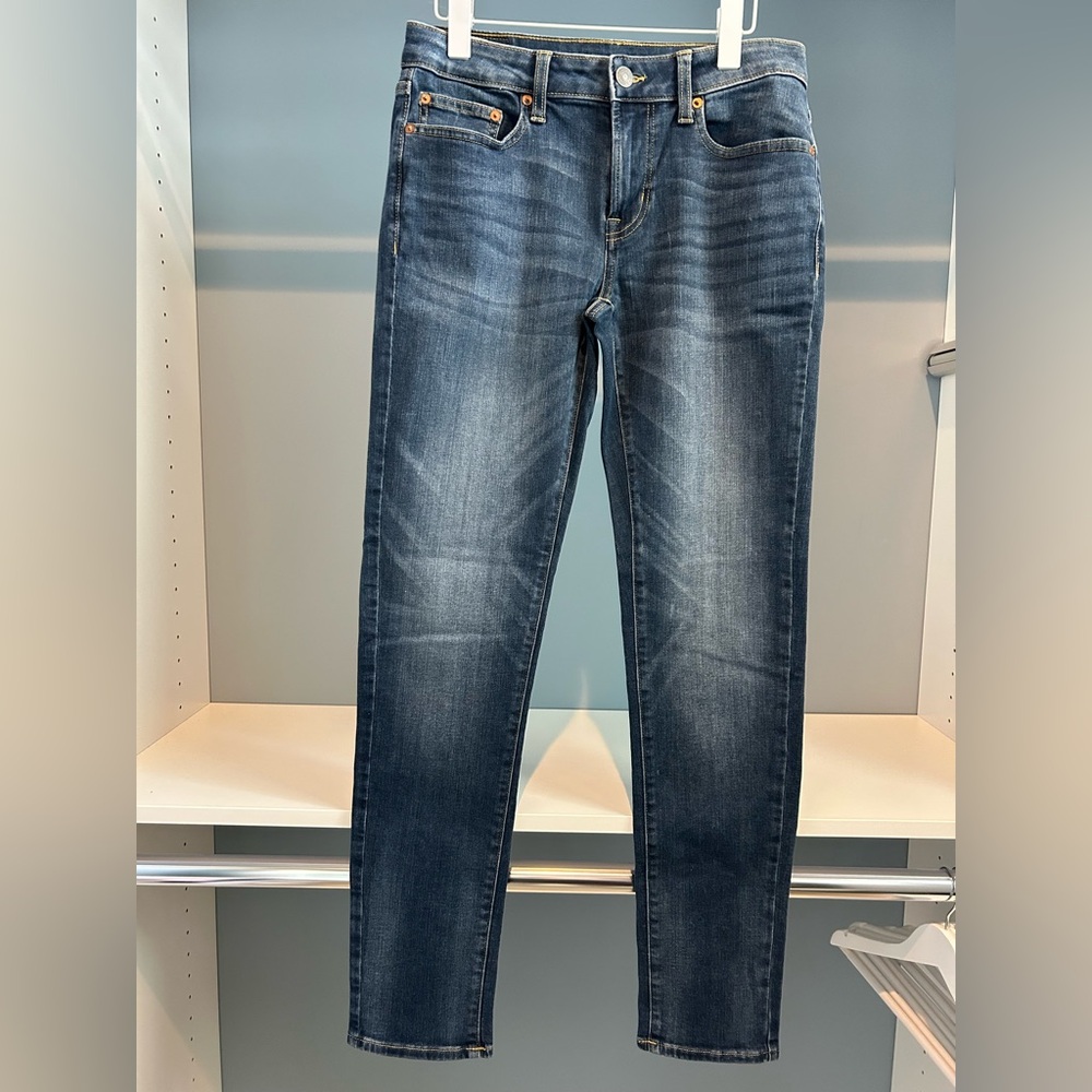 American Eagle outfitters jeans. Flex style. Skinny. 30 x 32. Great condition!